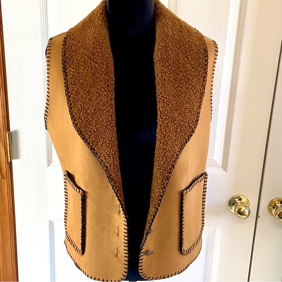 Country Clothing Company Cheyenne Collection Tan Faux Suede Vest - Picture 3 of 16